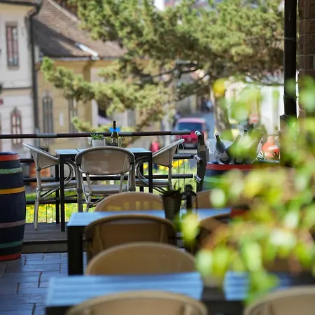 Imola Udvarhaz Dessert 埃格尔