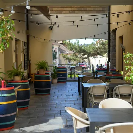 酒店 Imola Udvarhaz Dessert 3*