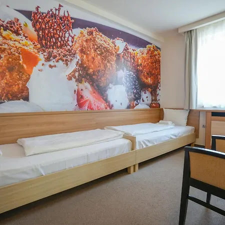 Imola Udvarhaz Dessert 埃格尔