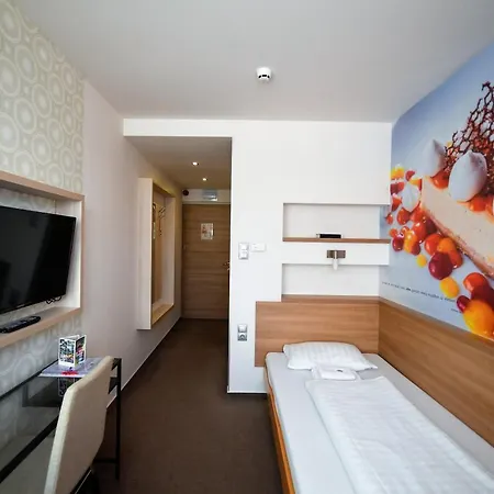 Imola Udvarhaz Dessert 埃格尔