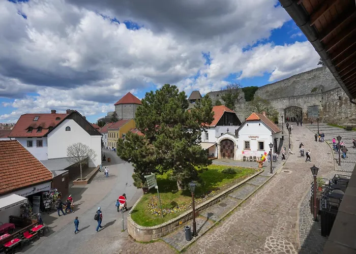 Imola Udvarhaz Dessert 3* 에게르