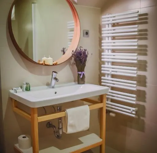 Imola Udvarhaz Dessert 호텔 에게르