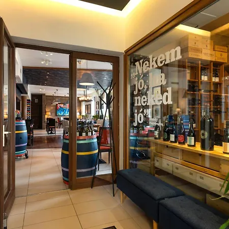 酒店 Imola Udvarhaz Dessert 埃格尔