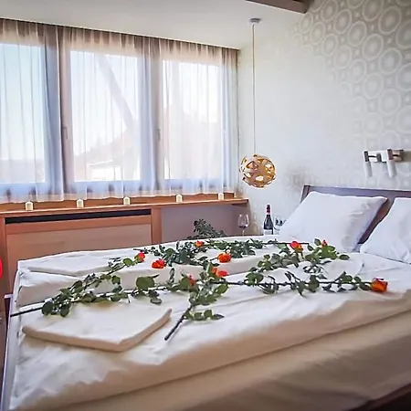 Imola Udvarház Dessert Hotel