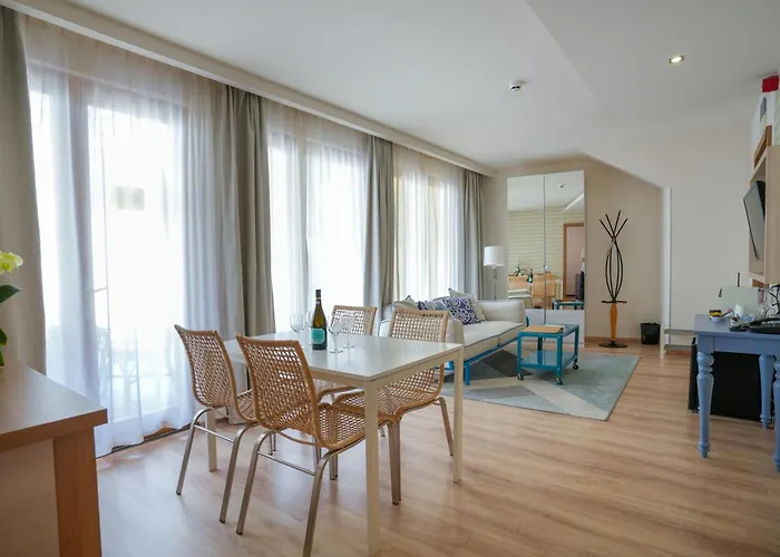 Imola Udvarhaz Dessert Hotel 3*