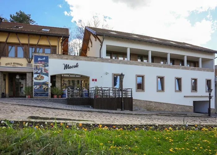 Imola Udvarhaz Dessert Отель