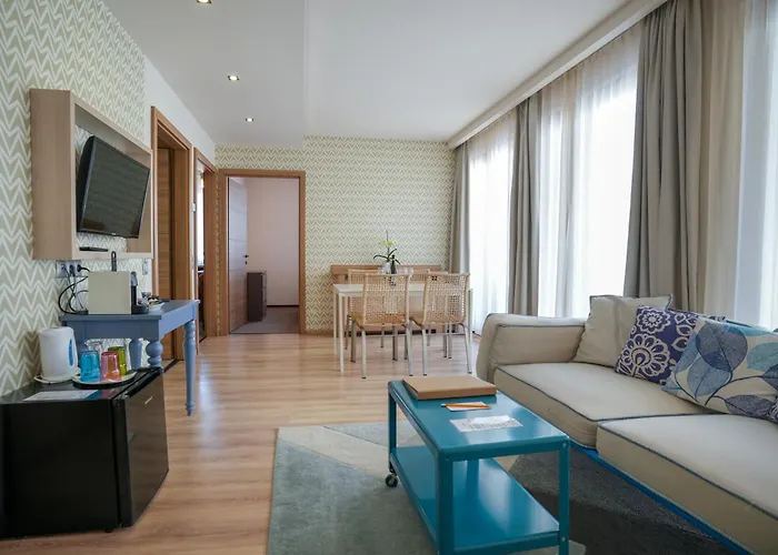 Imola Udvarhaz Dessert Hotel 3*