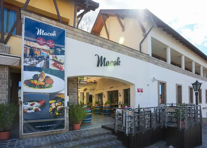 Imola Udvarhaz Dessert Отель Эгер